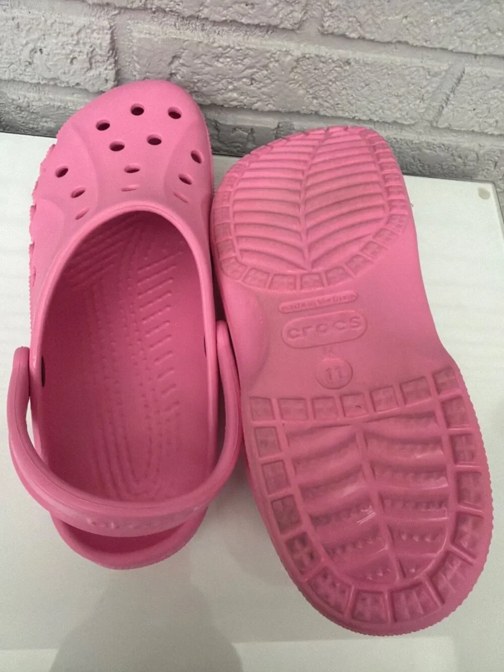 Crocs Baya Men Electric Pink Clog Slides Size Unisex 11M / 13W
